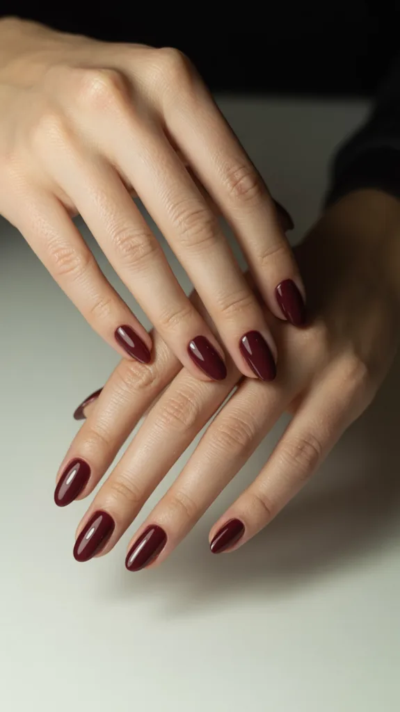 bordó Orosz manikűr elegáns stílusban