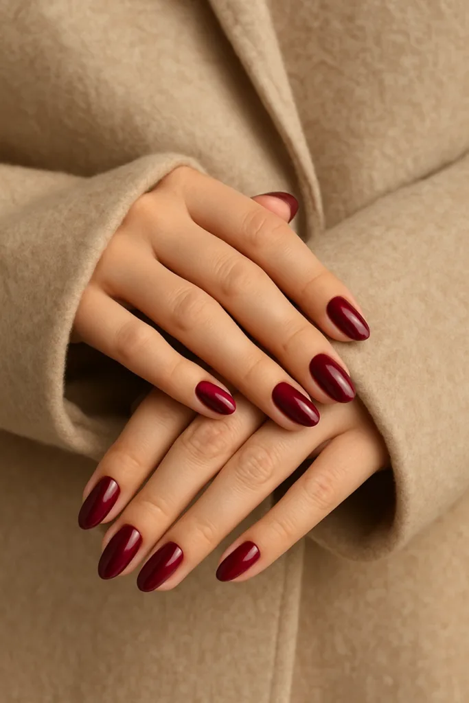 bogyós rózsaszín elegáns körmök 2025 ősz