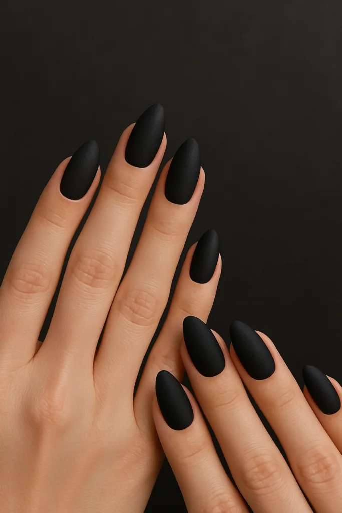 Fekete körmök, lenyűgöző trend